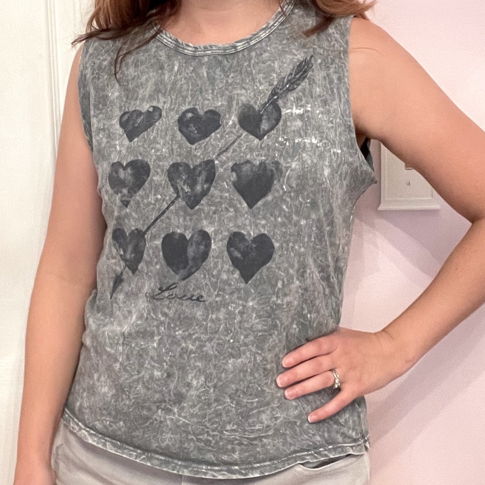 Bleach dyed tank with hearts 💙